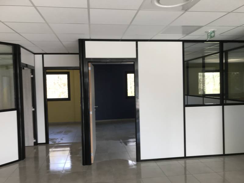 découvrez les prix des cloisons pour tous vos projets d’aménagement intérieur : comparatif des matériaux, conseils d’installation et astuces pour maîtriser votre budget.