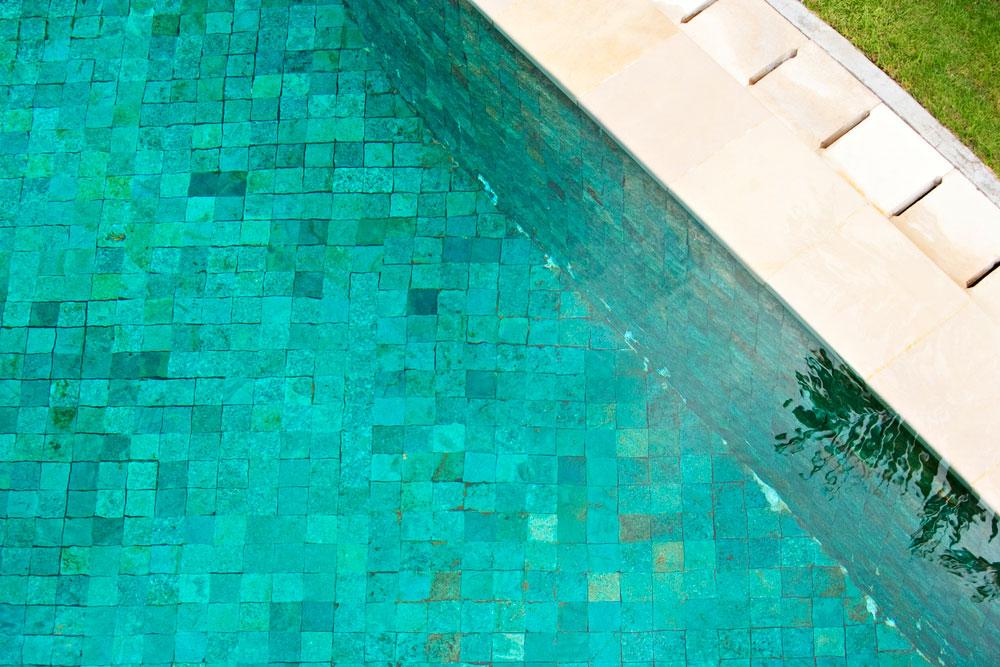 découvrez tout sur le prix de la faïence : tarifs au m², facteurs qui influencent le coût, conseils pour bien choisir et trouver le meilleur rapport qualité/prix pour vos projets de carrelage mural ou décoratif.