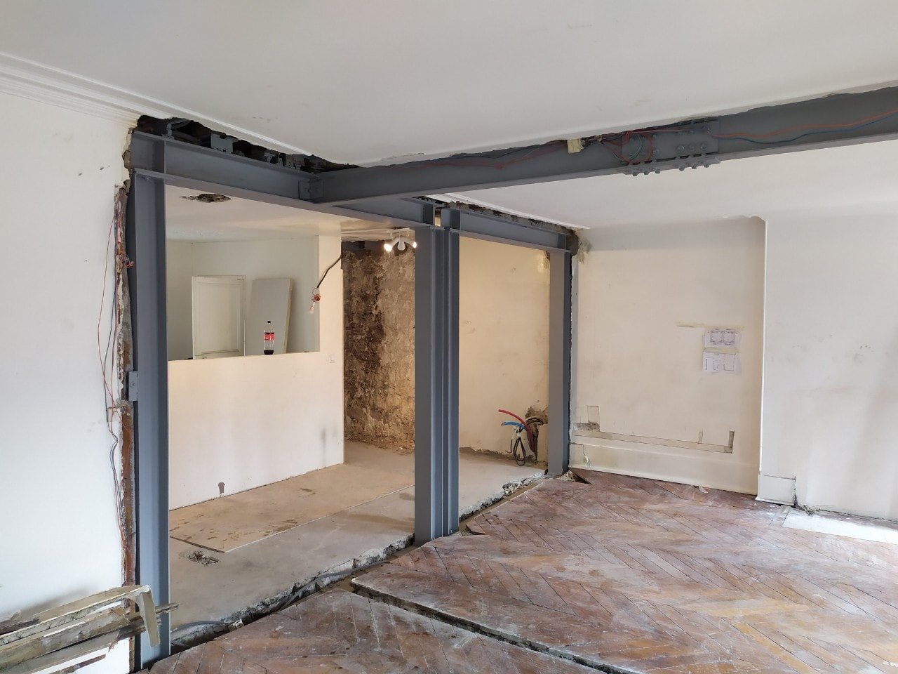 découvrez tout ce qu'il faut savoir sur le prix d'une fenêtre mur : facteurs de coût, conseils pour bien choisir et comparer les devis, astuces pour économiser sur votre installation ou rénovation.