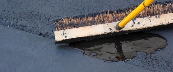 découvrez le coût du goudronnage d'une allée : prix au mètre carré, facteurs influençant le tarif et conseils pour estimer votre budget. obtenez une allée durable et esthétique à un prix juste.