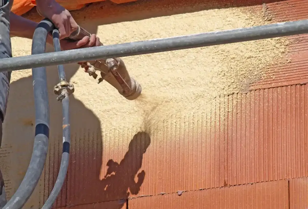 découvrez le prix au m2 pour la réalisation d'un enduit, les facteurs qui influencent le coût, ainsi que des conseils pour bien estimer et comparer les tarifs des artisans.