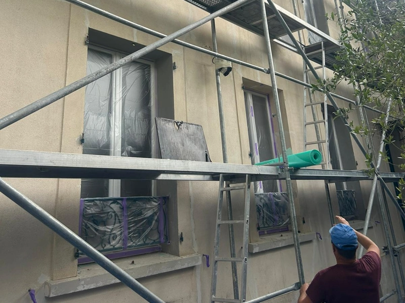 découvrez le prix au m² d’un façadier en 2024 : tarifs moyens, critères qui influencent le coût d’un ravalement de façade, conseils pour obtenir un devis compétitif et réussir vos travaux de rénovation.