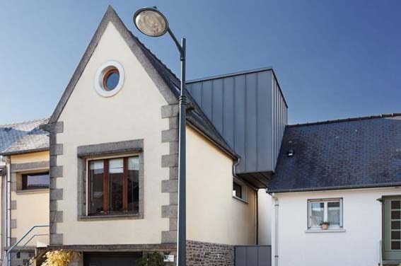 découvrez le prix au m² pour une surélévation de maison, les facteurs qui influencent le coût, des exemples de budgets et nos conseils pour préparer votre projet en toute sérénité.