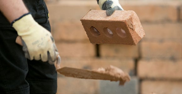 découvrez le prix moyen au m2 pour les travaux de maçonnerie. estimez le coût de votre projet, comparez les tarifs et obtenez des conseils pour choisir votre maçon au meilleur prix.