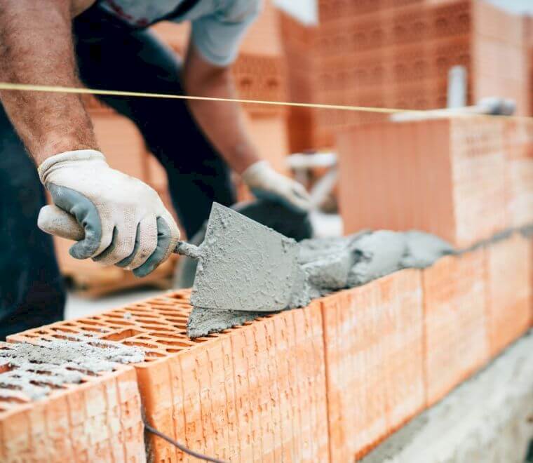 découvrez les tarifs au mètre carré pratiqués par les maçons en 2024. estimez le coût de vos travaux de maçonnerie selon le type de prestation et obtenez des conseils pour bien choisir votre artisan.