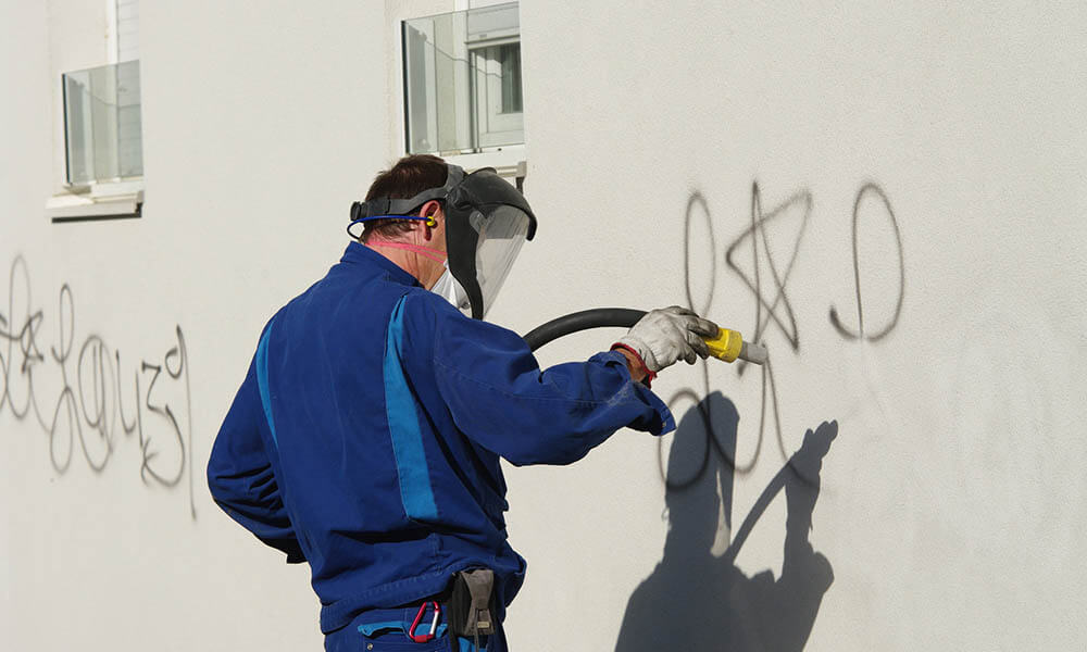 découvrez le prix du nettoyage de façade au m², les facteurs qui influencent le tarif et les solutions pour entretenir votre façade tout en maîtrisant votre budget.