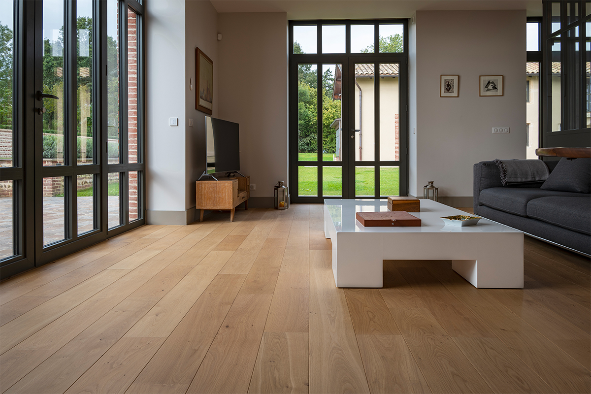 découvrez tout ce qu'il faut savoir sur le prix du parquet : les différents types, les facteurs influençant le coût et nos conseils pour choisir le meilleur rapport qualité/prix pour votre intérieur.