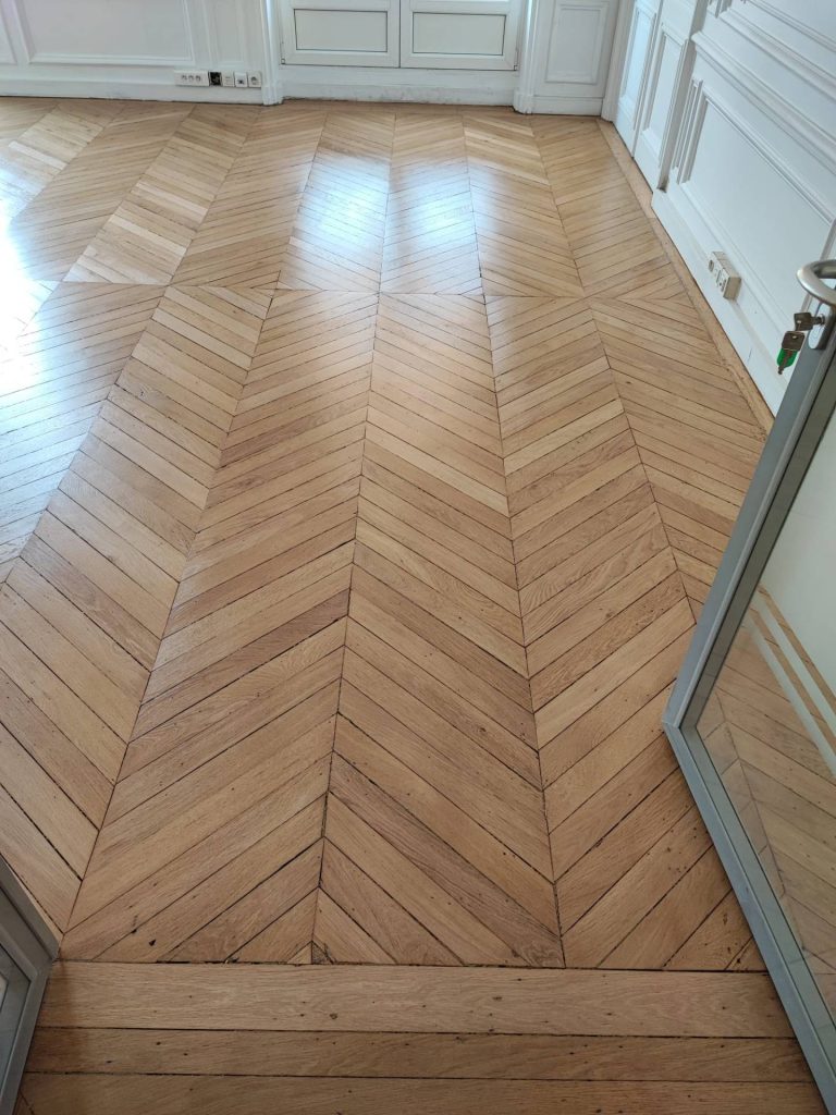 découvrez les prix des parquets au m2 : comparez les tarifs selon les types de parquets (massif, stratifié, contrecollé) et bénéficiez de conseils pour bien choisir votre revêtement de sol.