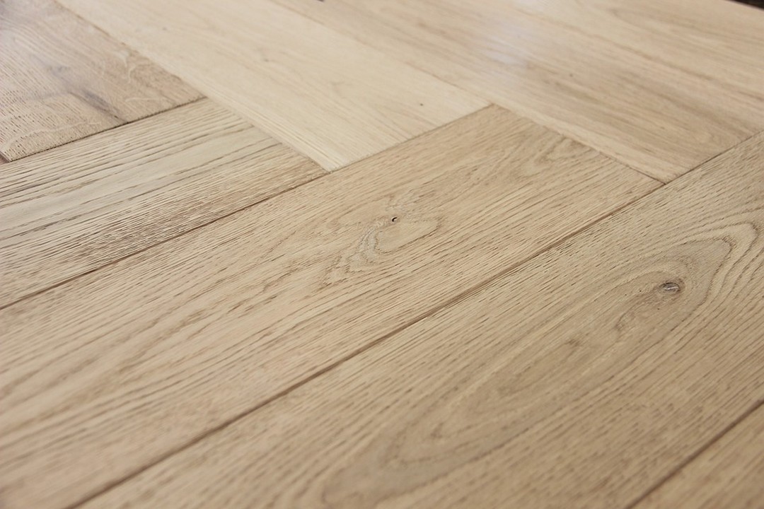 découvrez les prix des parquets, comparez les différentes essences de bois et types de poses pour choisir le revêtement de sol adapté à votre budget et à vos envies.