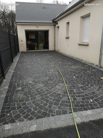 découvrez les critères qui influencent le prix du pavage extérieur et obtenez des conseils pour estimer le coût de vos travaux. comparez les différents matériaux et choisissez la meilleure solution pour votre aménagement extérieur.