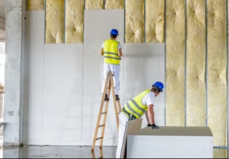 découvrez tout sur le prix du placo : tarifs au m², coûts de pose, facteurs influant sur le budget et conseils pour estimer le coût global de vos travaux de cloison ou plafond en plaques de plâtre.