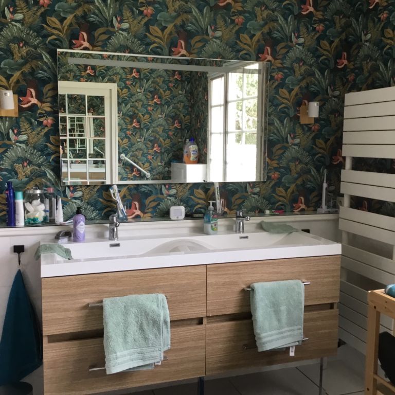 découvrez le prix de la plomberie au m2 : tarifs, facteurs de variation et conseils pour estimer le coût de vos travaux de plomberie en fonction de la surface de votre logement.