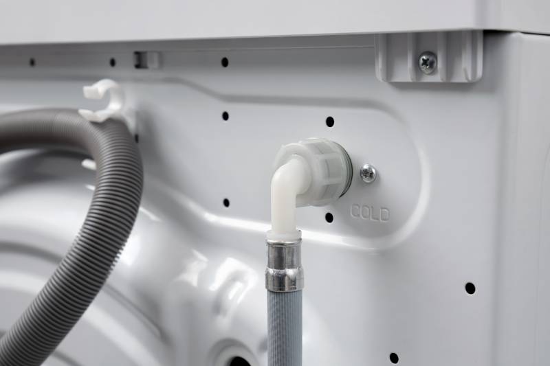 découvrez les tarifs d'un plombier black : guide des prix moyens, facteurs d'évolution du coût, conseils pour éviter les mauvaises surprises et alternatives légales pour vos travaux de plomberie.