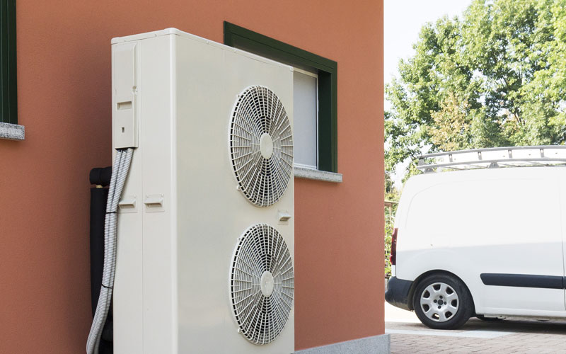 découvrez tout ce qu'il faut savoir sur le prix d'une pompe à chaleur : tarifs, facteurs d'évolution, aides disponibles et conseils pour choisir la solution la plus adaptée à votre logement.