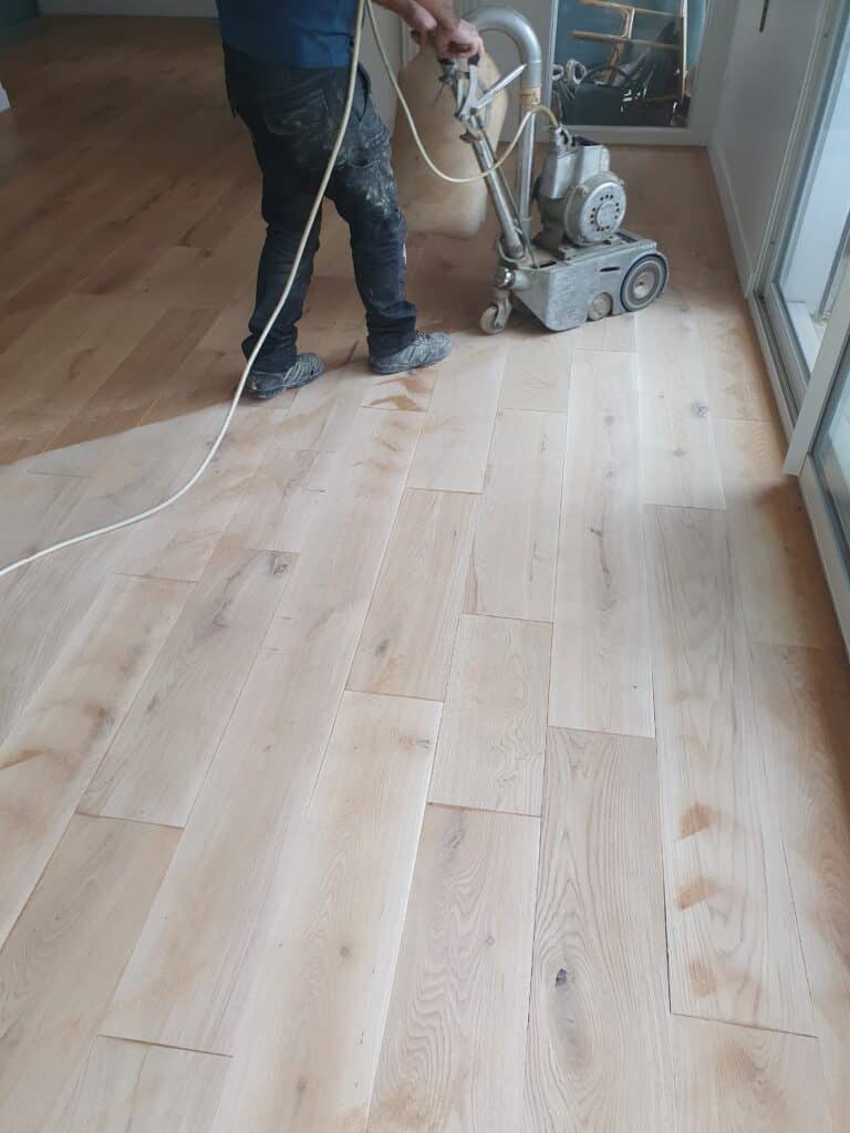 découvrez le prix du ponçage de parquet au m² : conseils, fourchettes tarifaires, facteurs qui influencent le coût et astuces pour estimer votre budget rénovation.