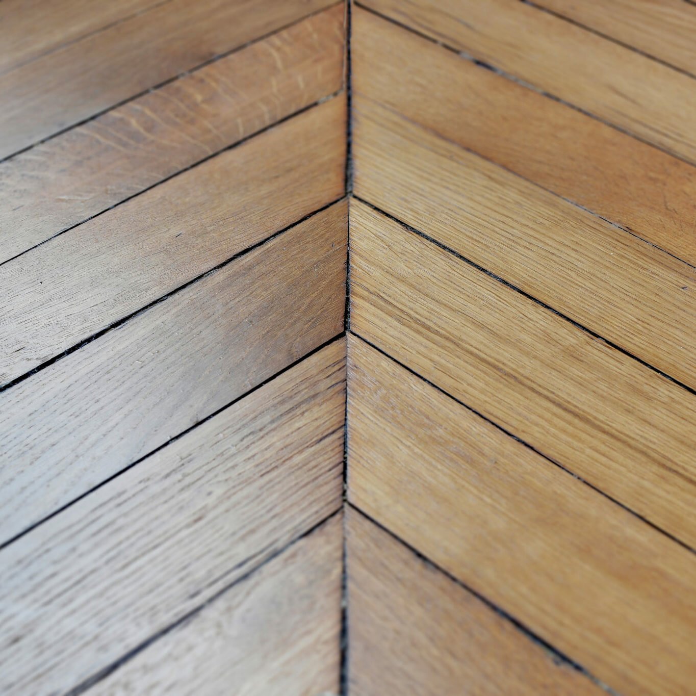 découvrez les tarifs pour le ponçage et la vitrification de parquet : conseils, étapes et facteurs influençant le prix. obtenez une estimation précise pour vos travaux de rénovation de sol.