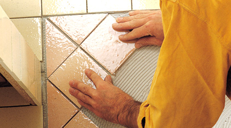 découvrez les tarifs pour la pose de faïence au m², les facteurs qui influencent le prix, ainsi que des conseils pour choisir un artisan qualifié et réussir vos travaux de carrelage intérieur ou salle de bain.