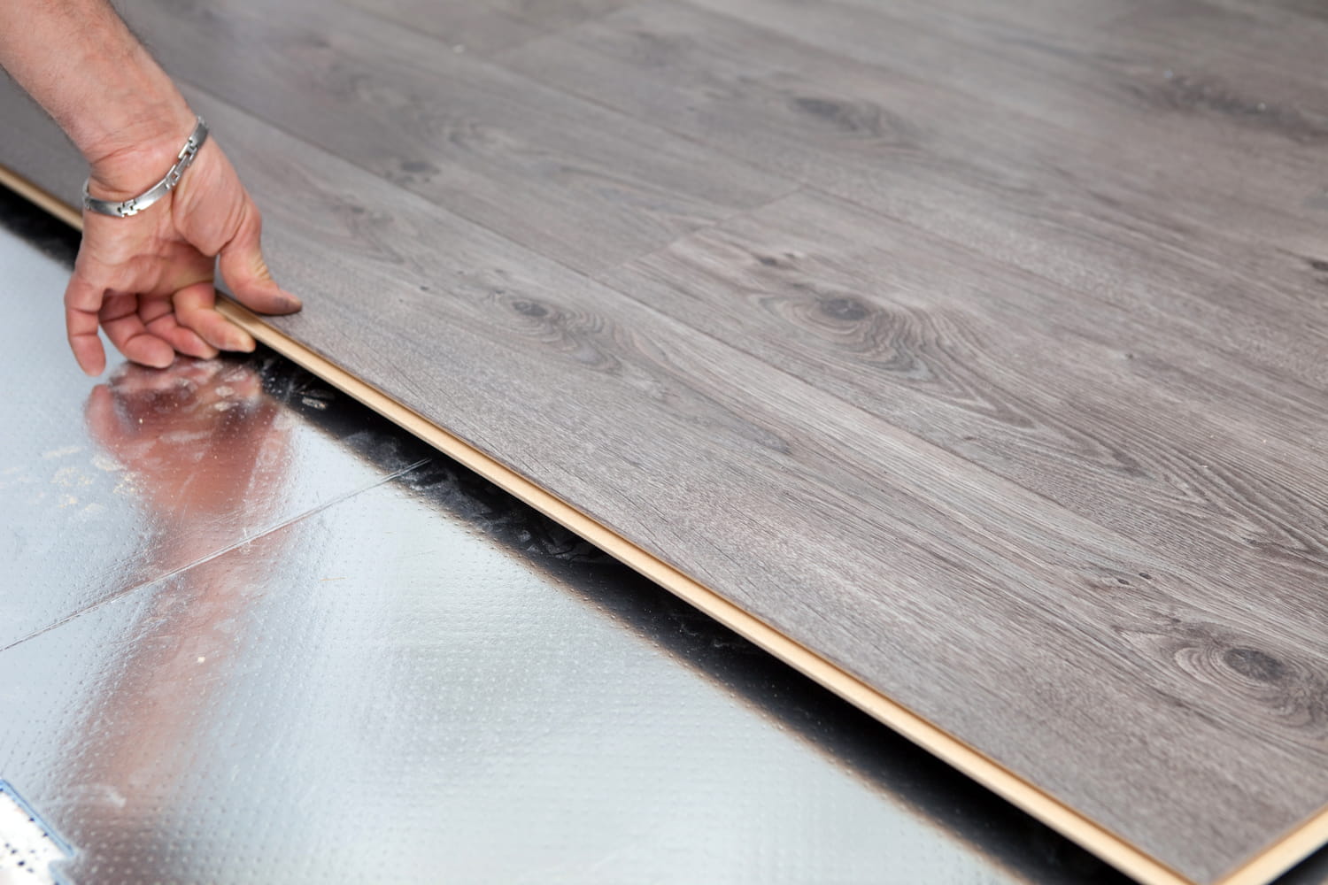 découvrez tout ce qu'il faut savoir sur le prix de la pose de parquet : tarifs au m², coût de la main d'œuvre, conseils pour estimer votre budget et réussir votre projet de revêtement de sol.