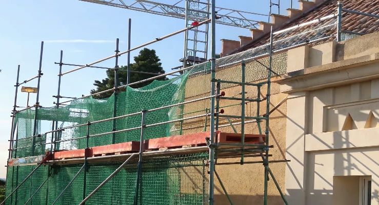 découvrez le prix moyen d’un ravalement de façade pour 100m2, les facteurs qui influencent le coût et nos conseils pour estimer votre budget. comparez les tarifs et trouvez le meilleur professionnel pour votre projet de rénovation !