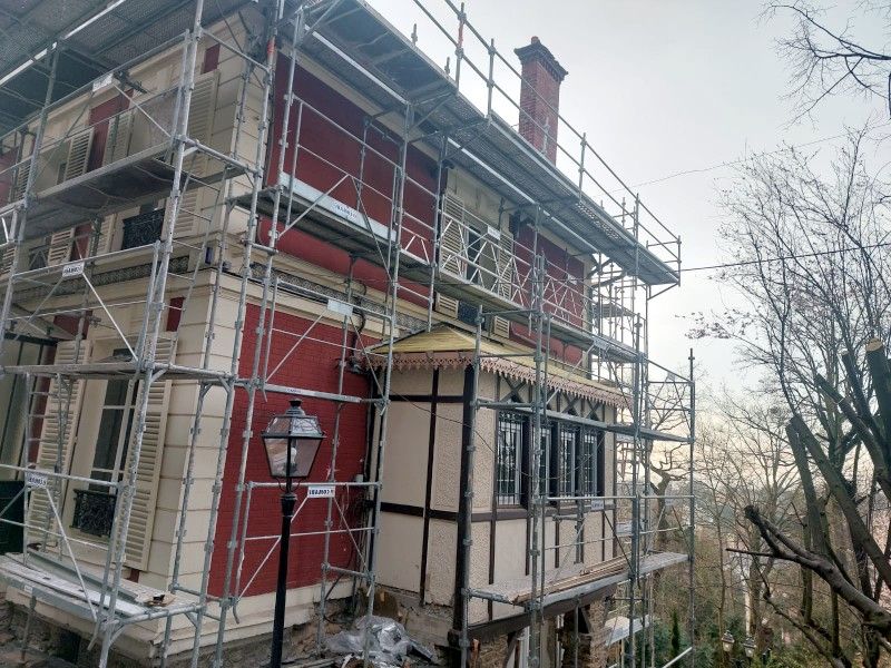 découvrez le prix moyen au m2 pour un ravalement de façade, les facteurs qui influencent le coût, ainsi que des conseils pour estimer votre budget et comparer les devis des professionnels.