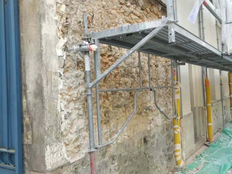 découvrez le prix de la rénovation d’un mur en pierre extérieur : conseils, étapes, facteurs à considérer et estimation des coûts pour restaurer votre façade en pierre naturelle.