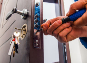 prix renovation porte découvrez les facteurs qui influencent le prix de la rénovation d'une porte, les fourchettes de tarifs selon le type de porte et les matériaux, ainsi que des conseils pour optimiser votre budget.