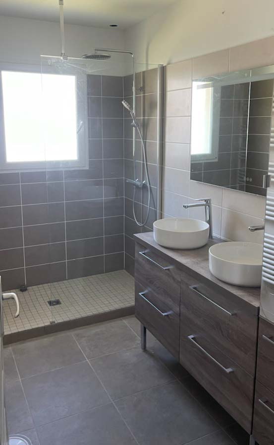 découvrez le prix moyen pour la rénovation d'une salle de bain de 6m2, les principaux postes de dépense et des conseils pour optimiser votre budget tout en rénovant une pièce fonctionnelle et moderne.