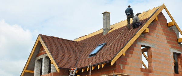 découvrez le prix de la rénovation d’une toiture au m² : conseils, estimations des coûts, facteurs à considérer et astuces pour optimiser votre budget travaux.