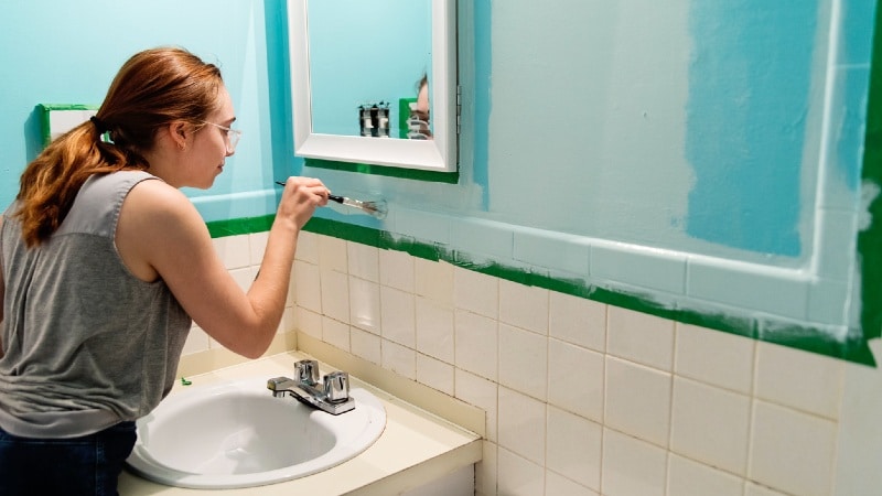 découvrez les différents prix pour la rénovation ou l'installation d'une salle de bain : coûts moyens, facteurs influençant le budget et conseils pour bien estimer votre projet.