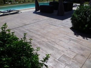 découvrez le prix d’une terrasse en béton de 20m2 : coûts moyens, facteurs influençant le tarif et conseils pour estimer votre budget de travaux.