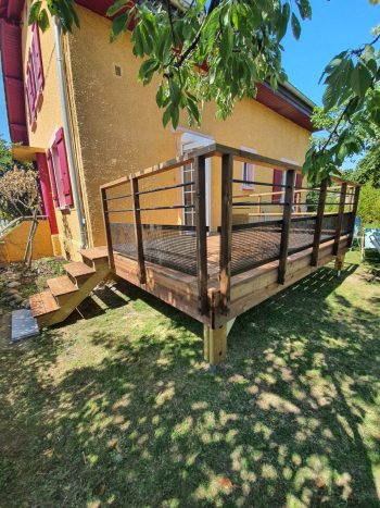 découvrez les prix pour la construction d'une terrasse en bois sur pilotis : coûts au m2, facteurs de variation, conseils d’estimation et exemples de réalisations pour votre projet.