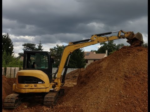 découvrez le prix moyen d'un terrassement pour 100m2 : tarifs au mètre carré, facteurs impactant le coût, exemples de devis et conseils pour bien préparer vos travaux de terrassement.