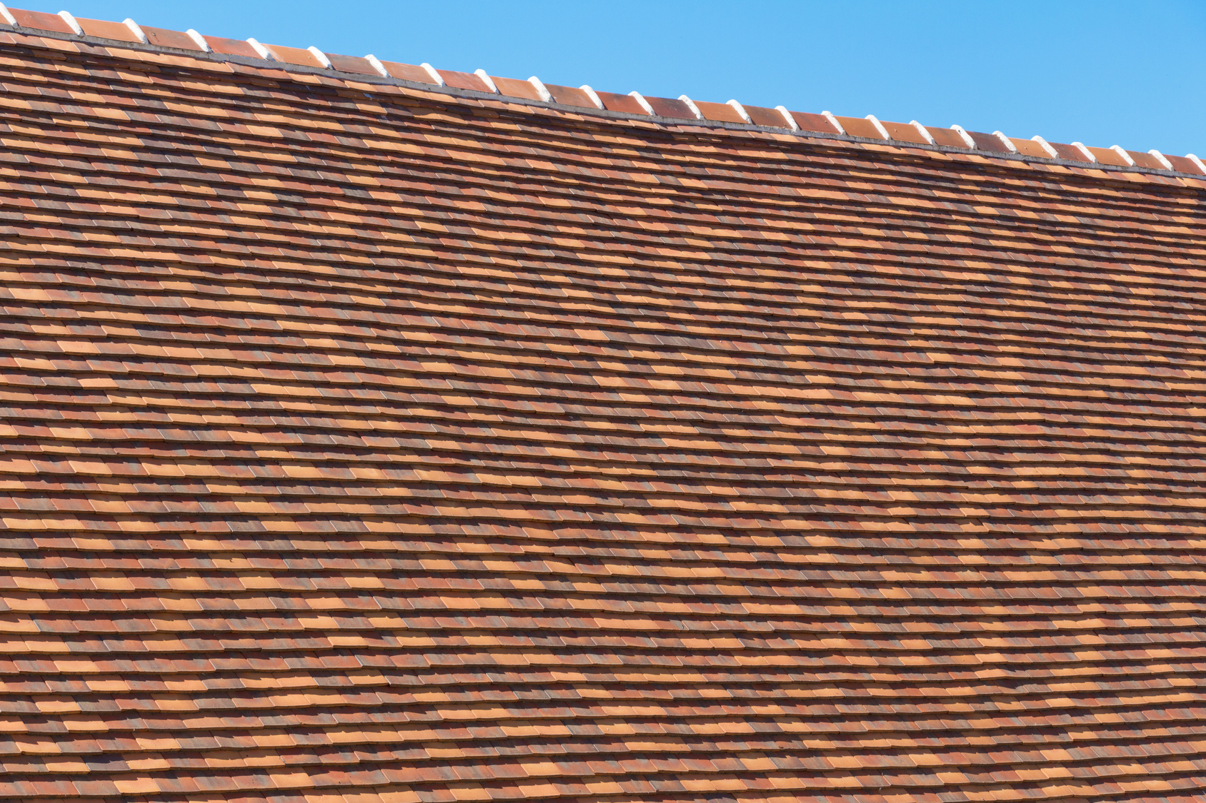 découvrez les prix au m2 pour une toiture plate : coûts, facteurs à considérer et conseils pour estimer votre budget rénovation ou construction.