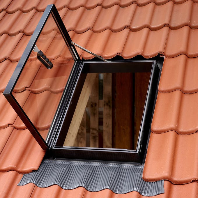 découvrez les prix des fenêtres de toit velux : comparatif, conseils pour bien choisir et astuces pour trouver le meilleur tarif. obtenez un devis gratuit en ligne et trouvez la solution adaptée à votre budget !