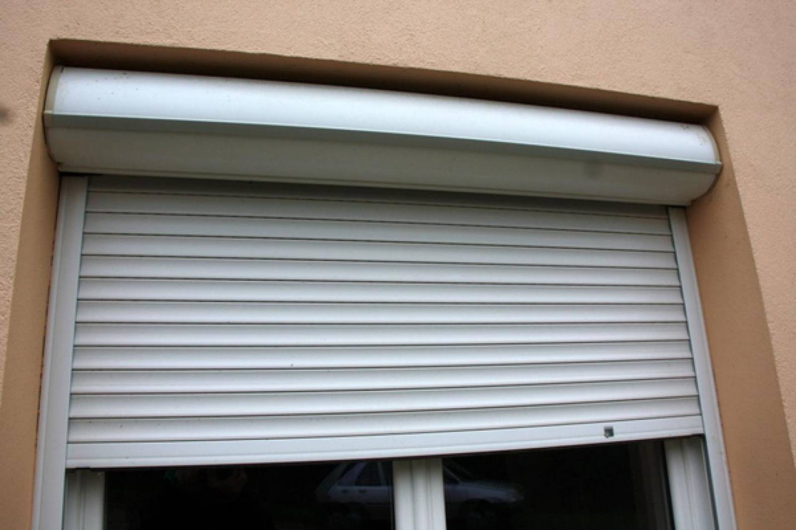 découvrez les prix des volets roulants électriques : comparatif, conseils et astuces pour bien choisir. trouvez le volet roulant adapté à votre budget et à vos besoins.