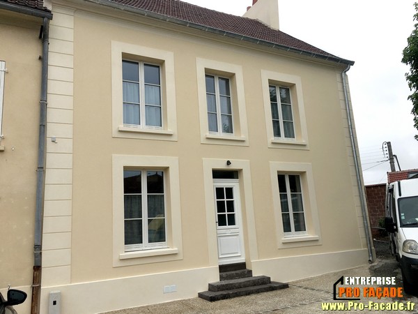 découvrez tout ce qu’il faut savoir sur le ravalement de façade : démarches, techniques, conseils et réglementation pour donner une seconde vie à votre habitat.