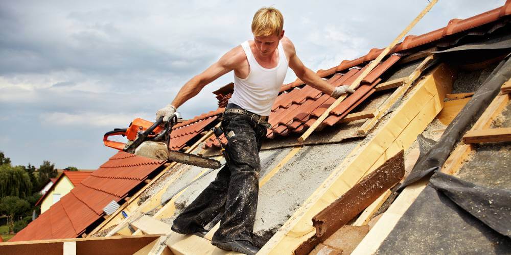 découvrez nos conseils et solutions pour refaire votre toiture : choix des matériaux, étapes des travaux, prix et astuces pour une rénovation réussie.