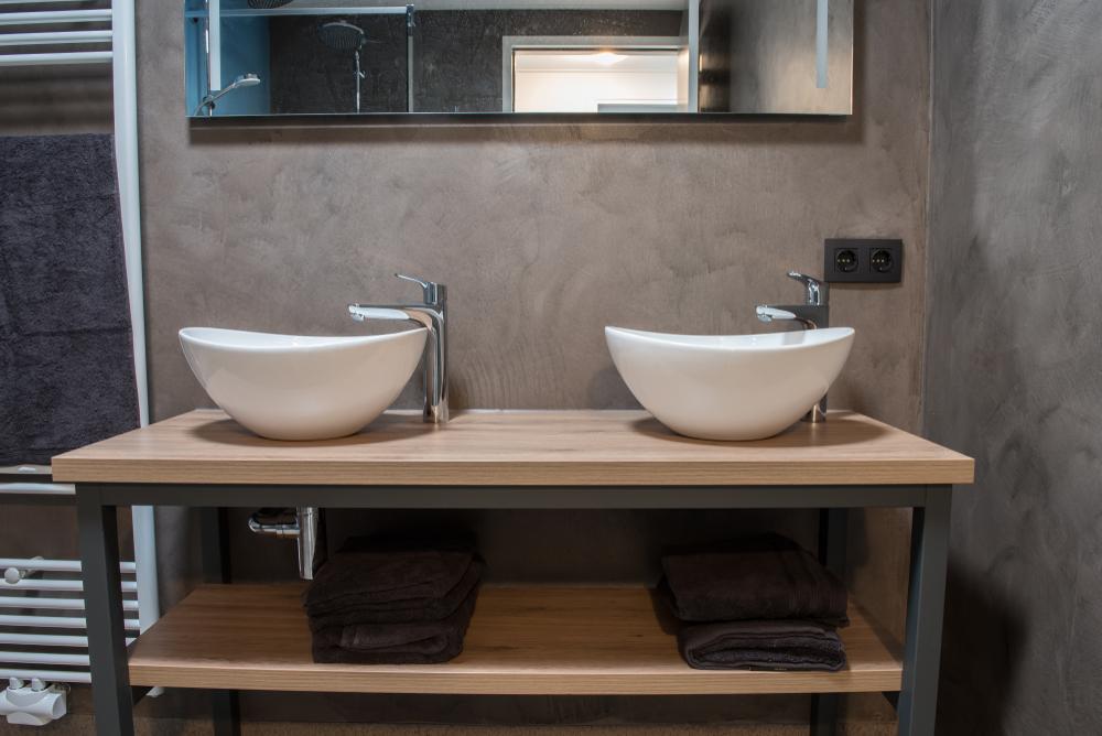 découvrez toutes les étapes et conseils pour réussir la rénovation du carrelage de votre salle de bain : choix des matériaux, astuces de pose et idées déco pour un résultat moderne et durable.