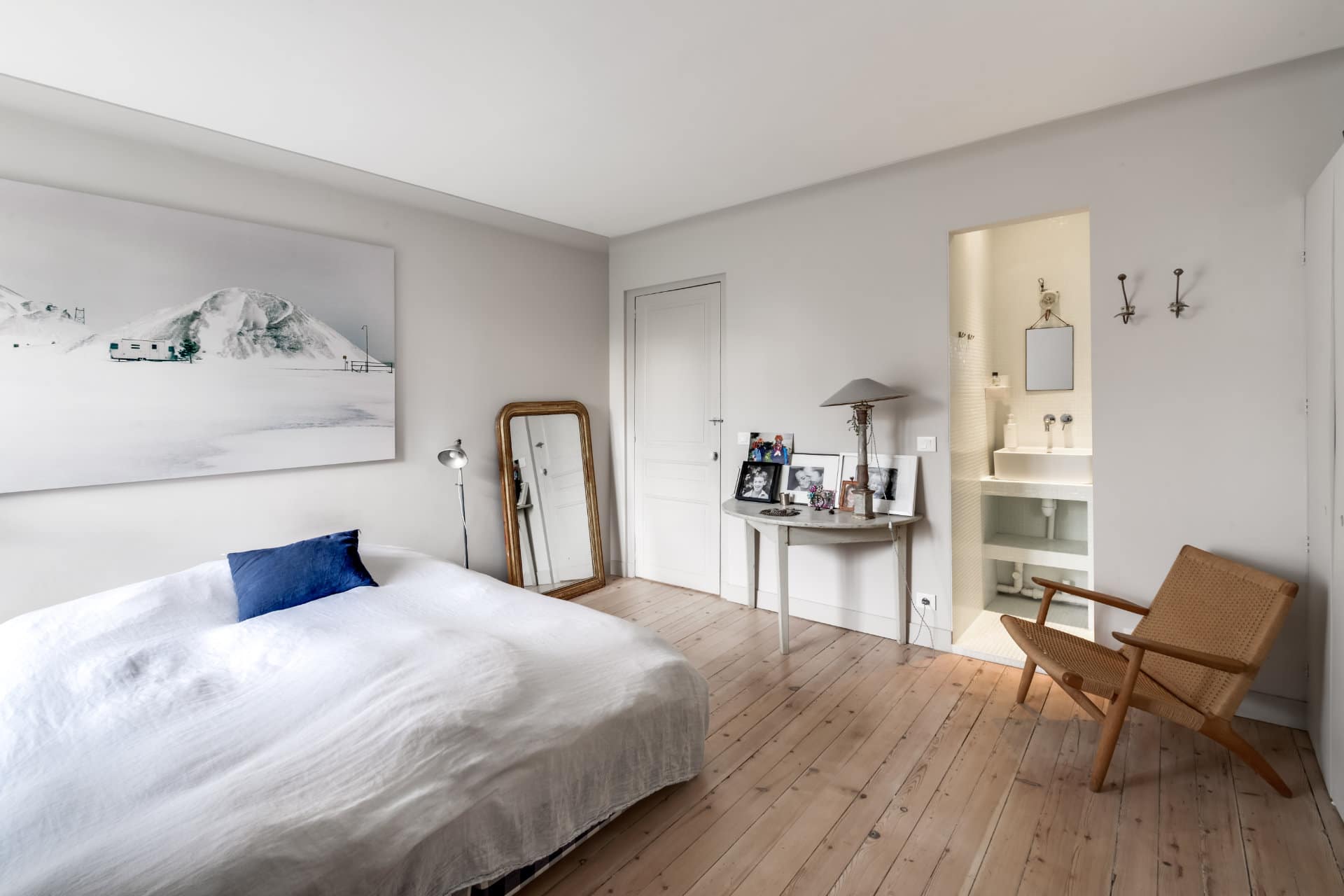 découvrez nos services de rénovation de chambre à paris : transformation sur mesure, esthétique moderne et optimisation de l’espace. offrez un nouveau souffle à votre intérieur avec l’expertise de professionnels qualifiés.