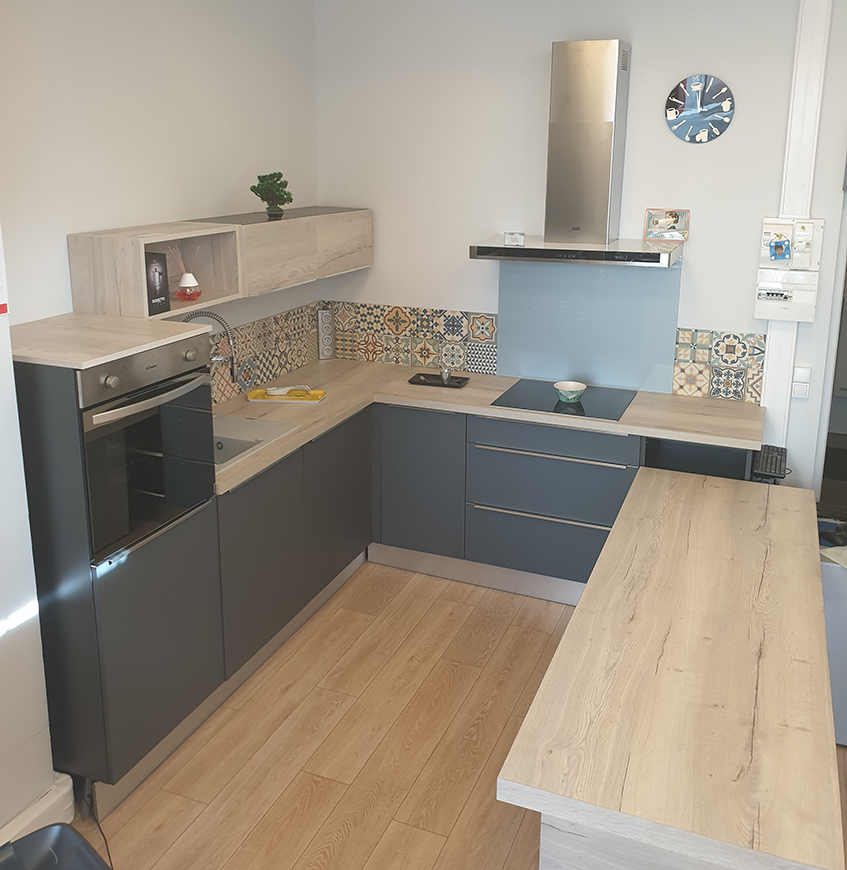 transformez votre cuisine à asnières-sur-oise avec notre service de rénovation sur mesure. conseils personnalisés, travaux de qualité et finitions soignées pour un espace moderne et fonctionnel.