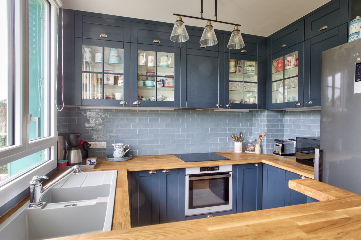 besoin de rénover votre cuisine à bazemont ? découvrez nos services de rénovation sur-mesure pour transformer votre espace en une cuisine moderne, fonctionnelle et esthétique. devis gratuit et accompagnement personnalisé.