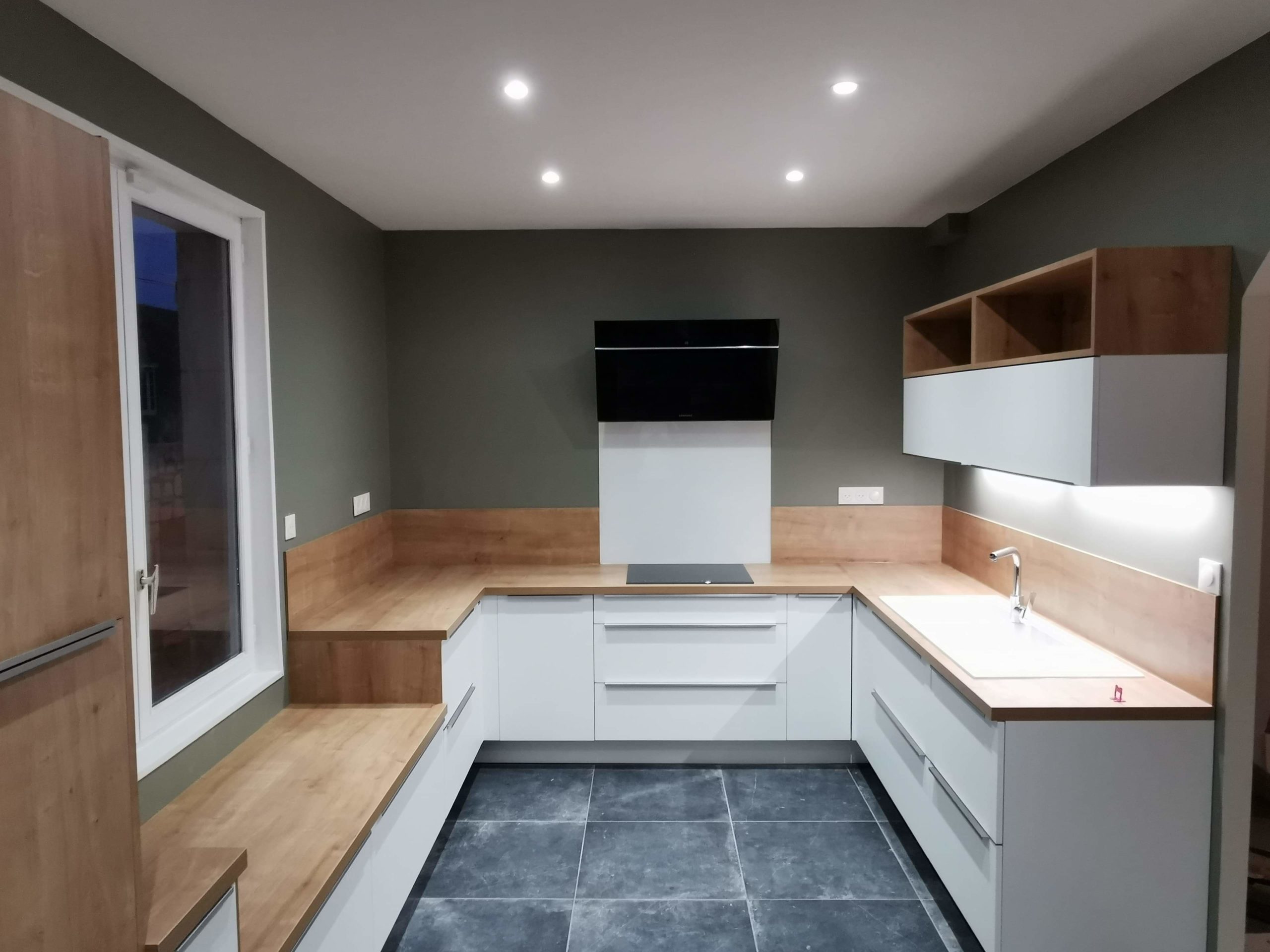 donnez une nouvelle vie à votre cuisine à beautheil ! nos experts en rénovation transforment votre espace avec des solutions sur mesure et des matériaux de qualité. demandez votre devis gratuit dès aujourd'hui.