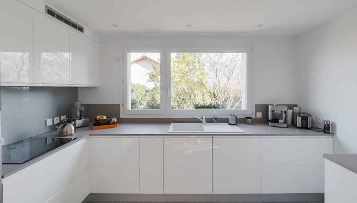 confiez la rénovation de votre cuisine à bouray-sur-juine à des experts. profitez d’un aménagement sur-mesure, moderne et fonctionnel pour valoriser votre intérieur et votre confort au quotidien.