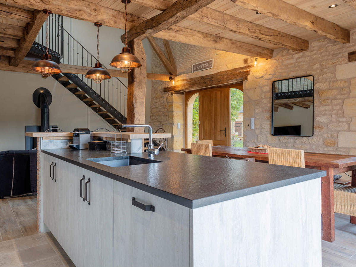 donnez une nouvelle vie à votre cuisine à civry grâce à nos services de rénovation sur mesure. qualité, design et fonctionnalité pour un espace moderne et convivial.