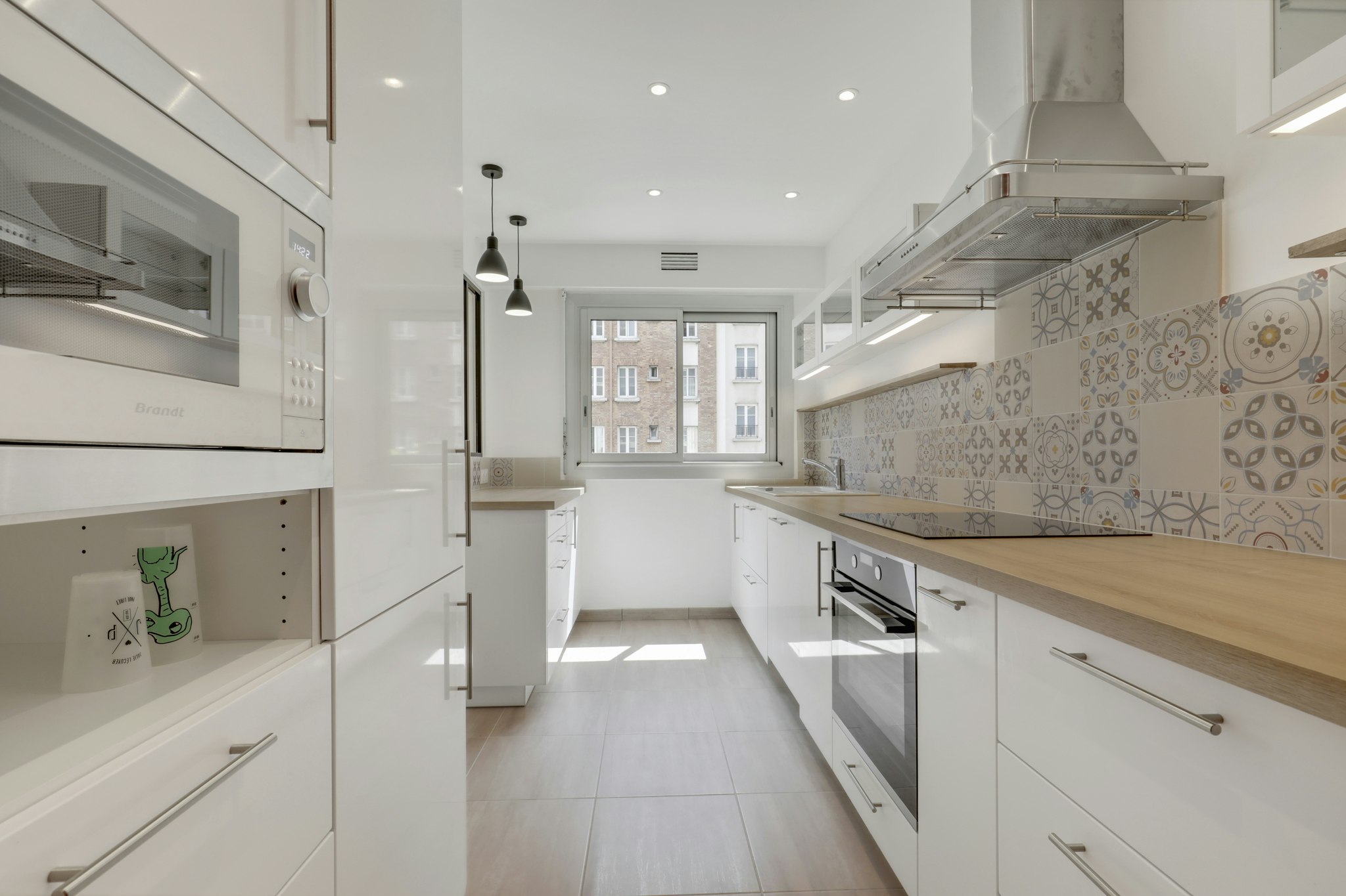 confiez la rénovation de votre cuisine à enghien à des professionnels qualifiés. modernisez votre espace avec des solutions sur-mesure alliant esthétique et fonctionnalité. devis gratuit.