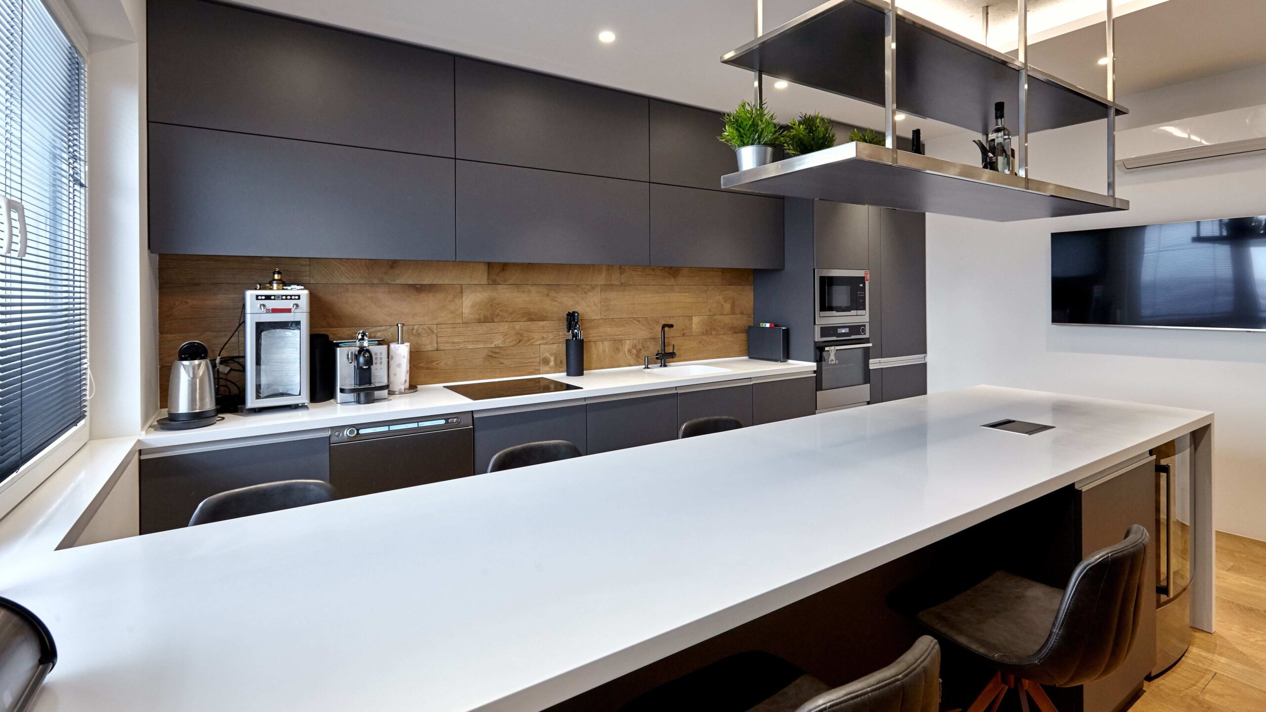 confiez votre projet de rénovation de cuisine moderne à des experts. idées tendances, conseils pratiques et solutions personnalisées pour transformer votre espace culinaire selon vos envies.