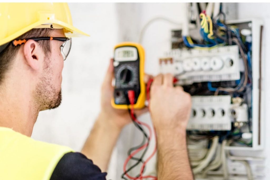 renovation electrique 7 découvrez nos conseils et solutions pour réussir votre rénovation électrique : mise aux normes, sécurité, modernisation des installations et économies d'énergie. simplifiez vos travaux avec des experts en électricité.