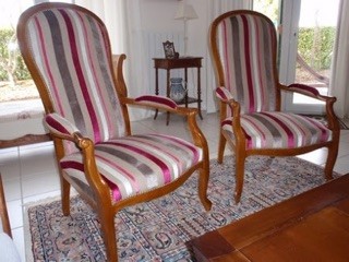 spécialistes de la rénovation de fauteuils à paris, nous redonnons vie à vos sièges anciens avec savoir-faire et matériaux de qualité. devis gratuit et conseils personnalisés.