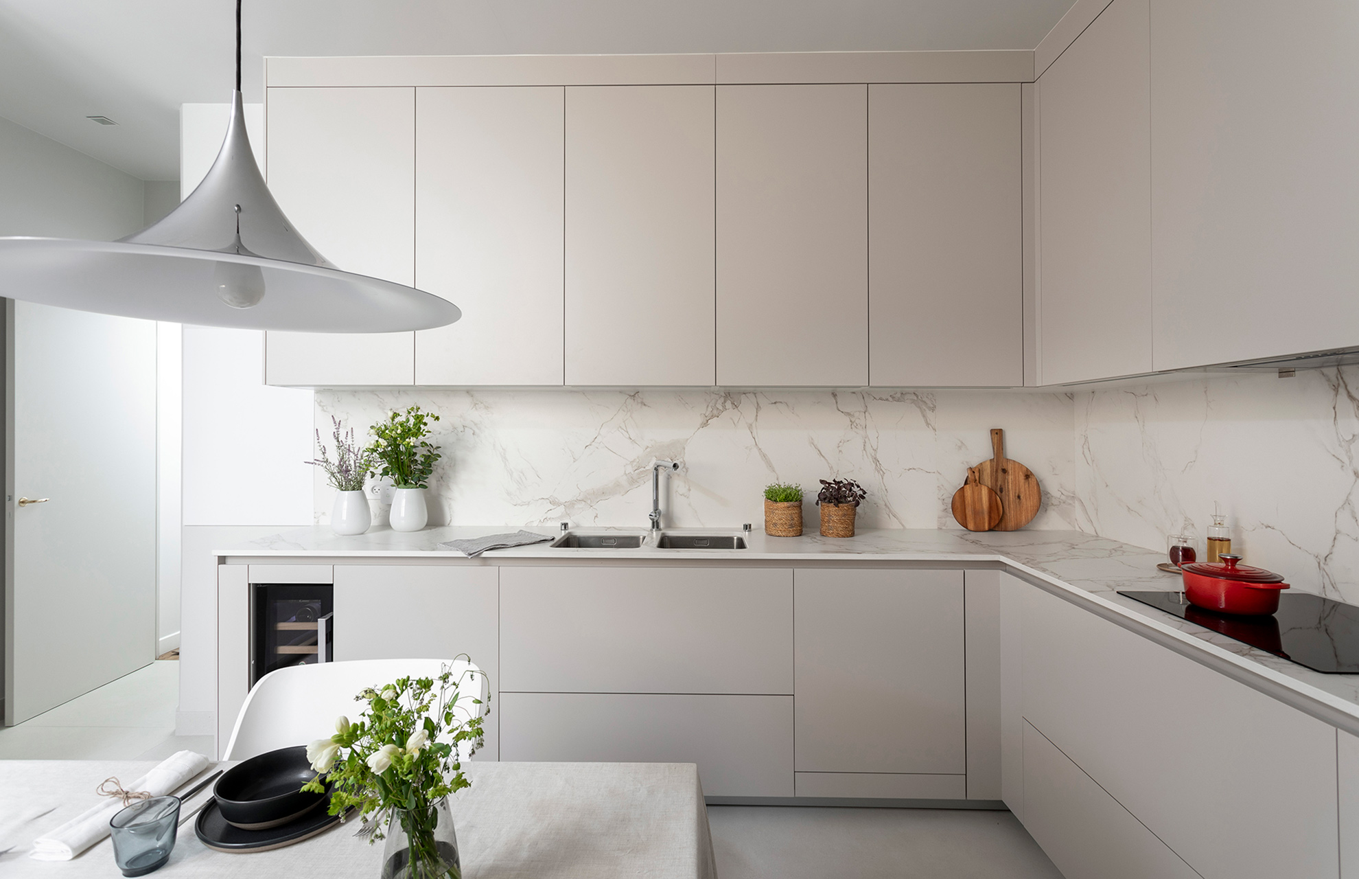 découvrez comment réussir la rénovation d’un appartement haussmannien : conseils, astuces et idées pour préserver le charme de l’ancien tout en modernisant votre intérieur.