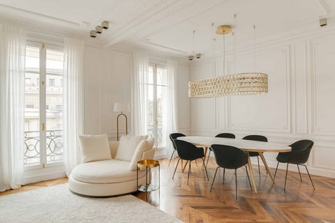 découvrez comment allier le charme de l’architecture haussmannienne à une rénovation moderne. conseils, inspirations et astuces pour transformer votre intérieur tout en préservant l’élégance classique parisienne.